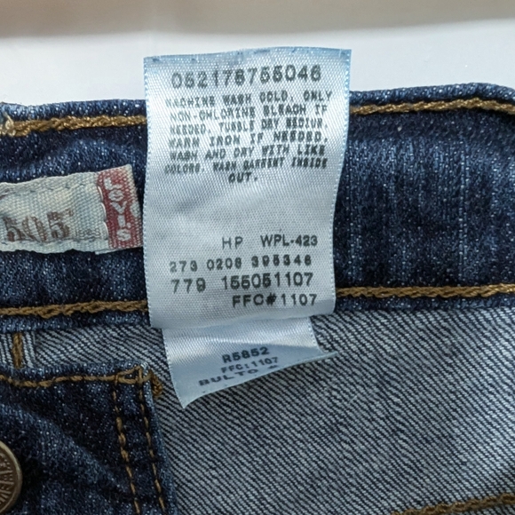 Levi's 505 Straight Leg Women's Jeans in Dark Wash - Picture 6 of 6